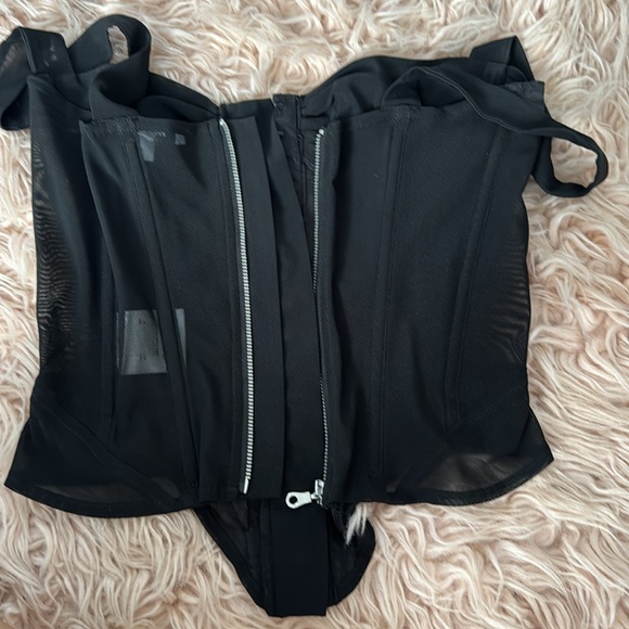 Deville Top in Black
Miaou - Picture 4 of 5